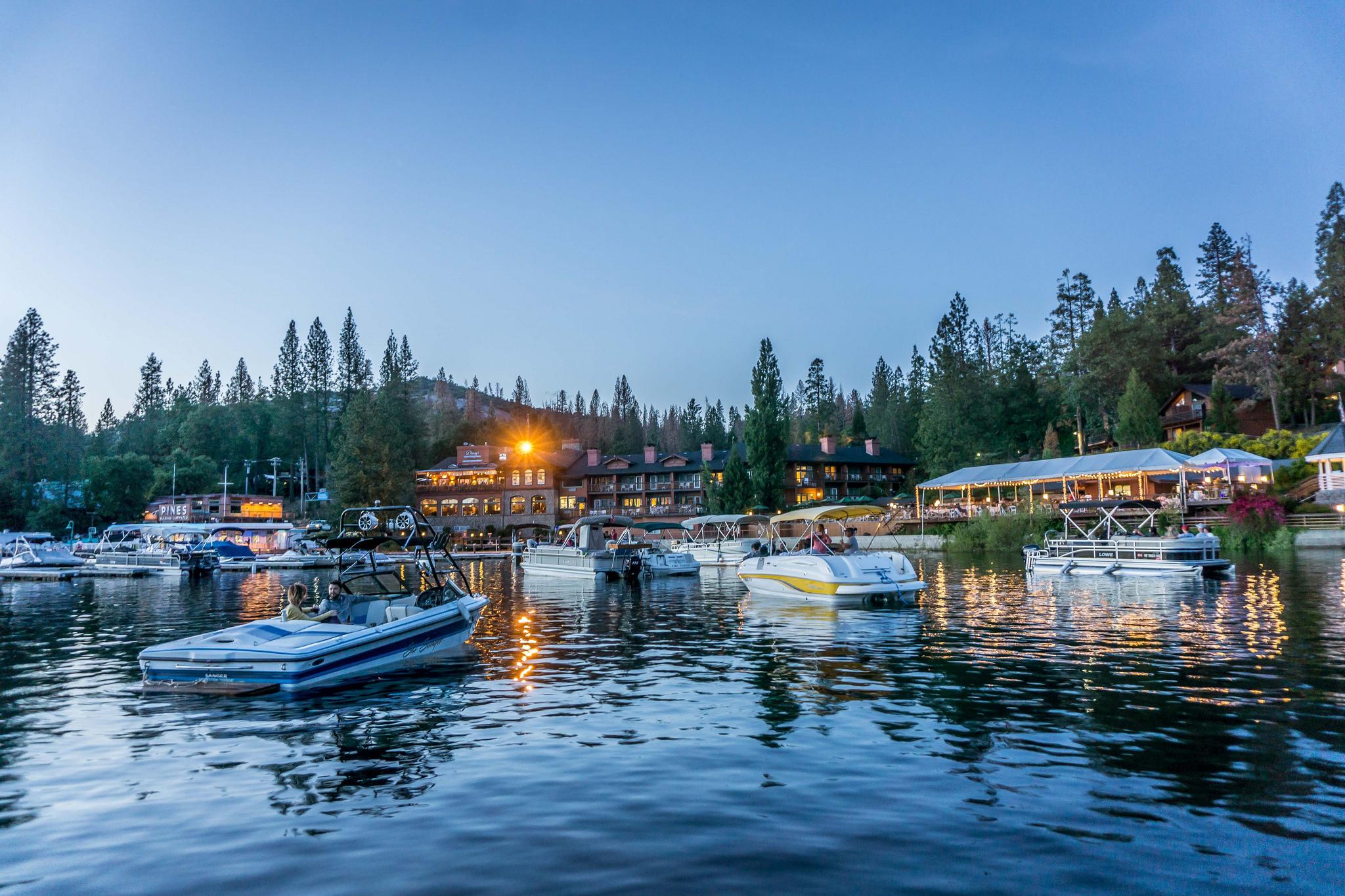 The Pines Resort & Conference Center Басс-Лейк Экстерьер фото